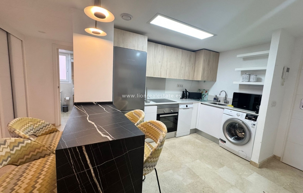 Alquiler a largo plazo - Apartamento / piso - Punta Prima