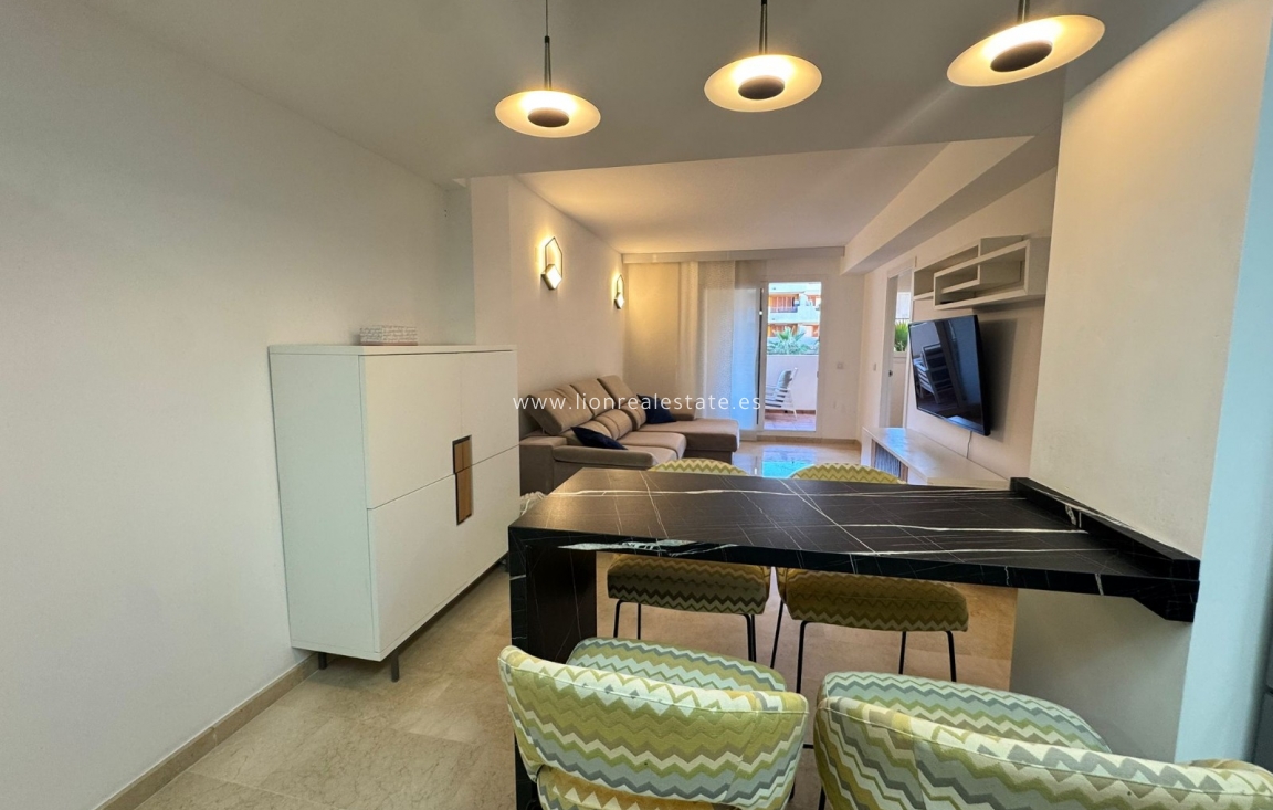 Alquiler a largo plazo - Apartamento / piso - Punta Prima