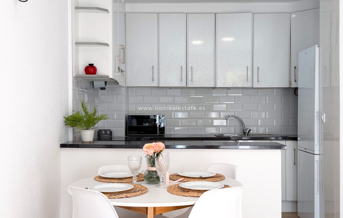 Alquiler a largo plazo - Apartamento / piso - Punta Prima