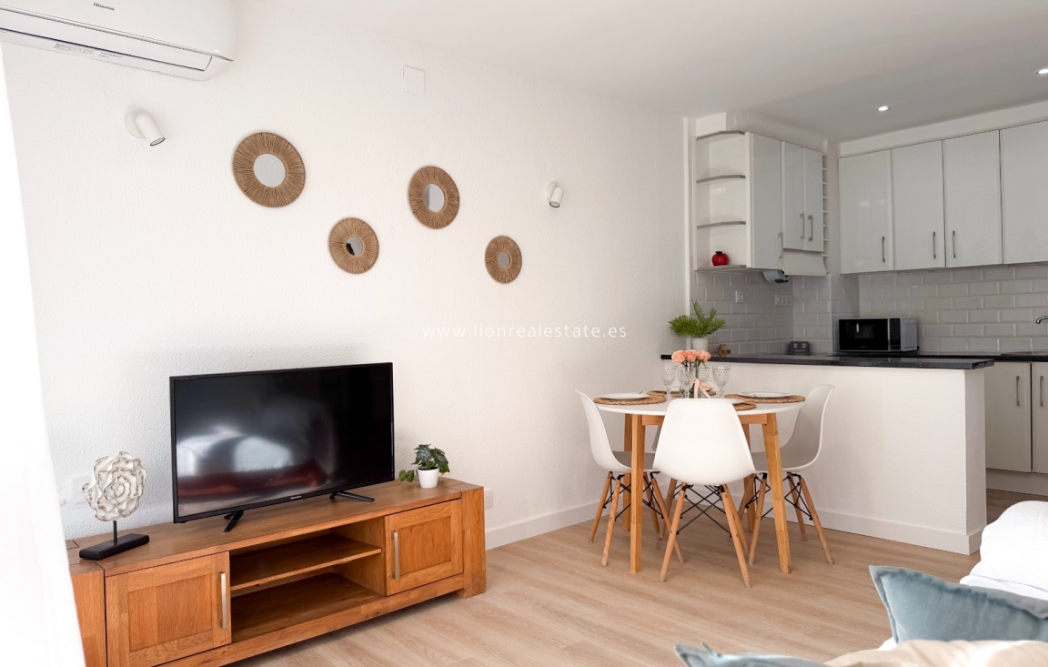 Alquiler a largo plazo - Apartamento / piso - Punta Prima