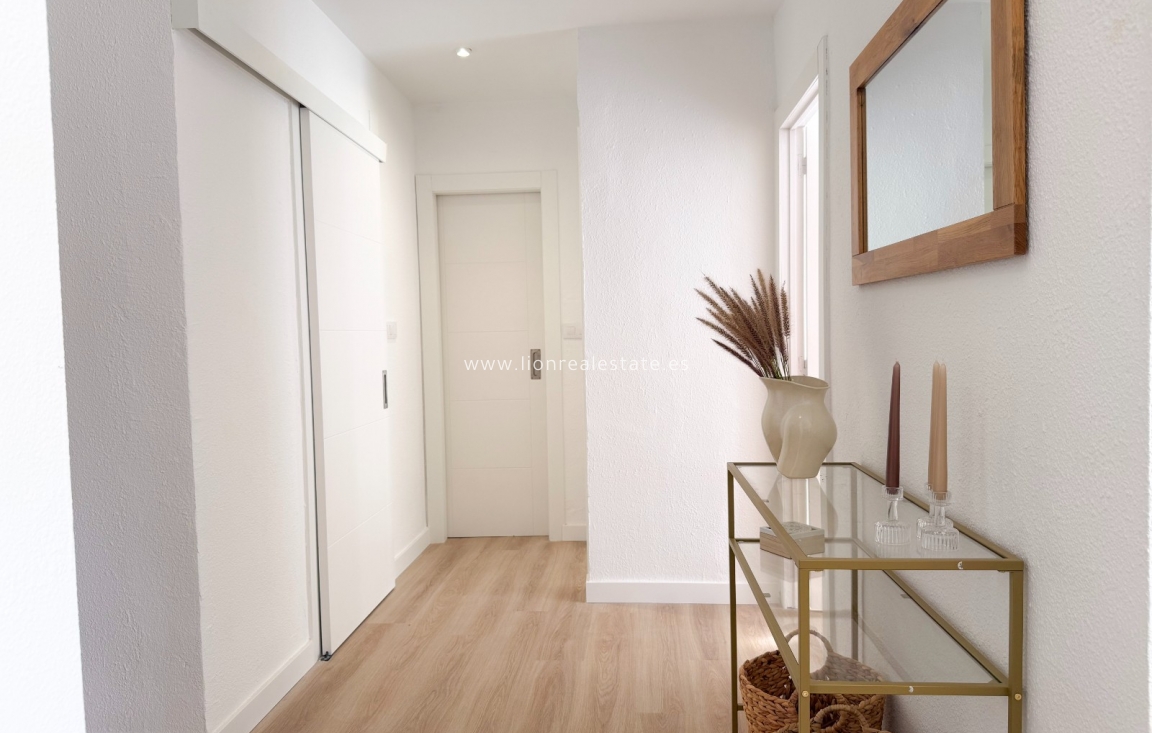 Alquiler a largo plazo - Apartamento / piso - Punta Prima