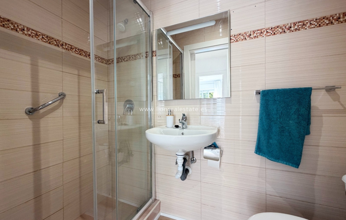 Alquiler a largo plazo - Apartamento / piso - Punta Prima