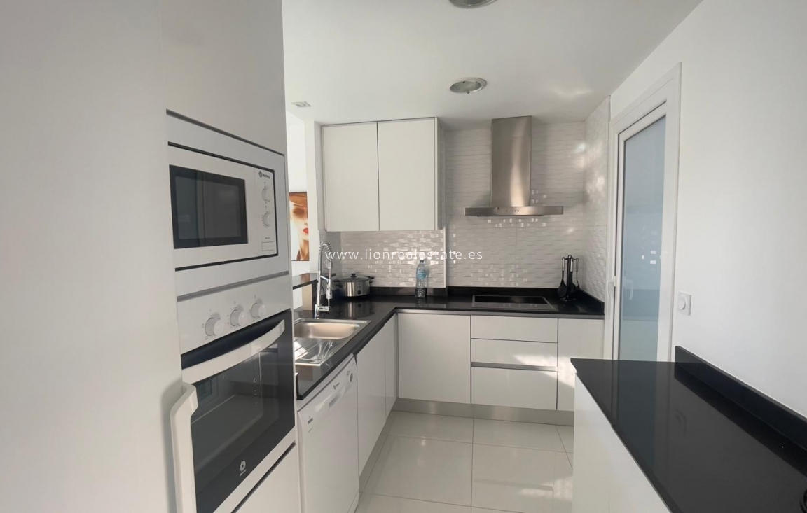 Alquiler a largo plazo - Apartamento / piso - Punta Prima