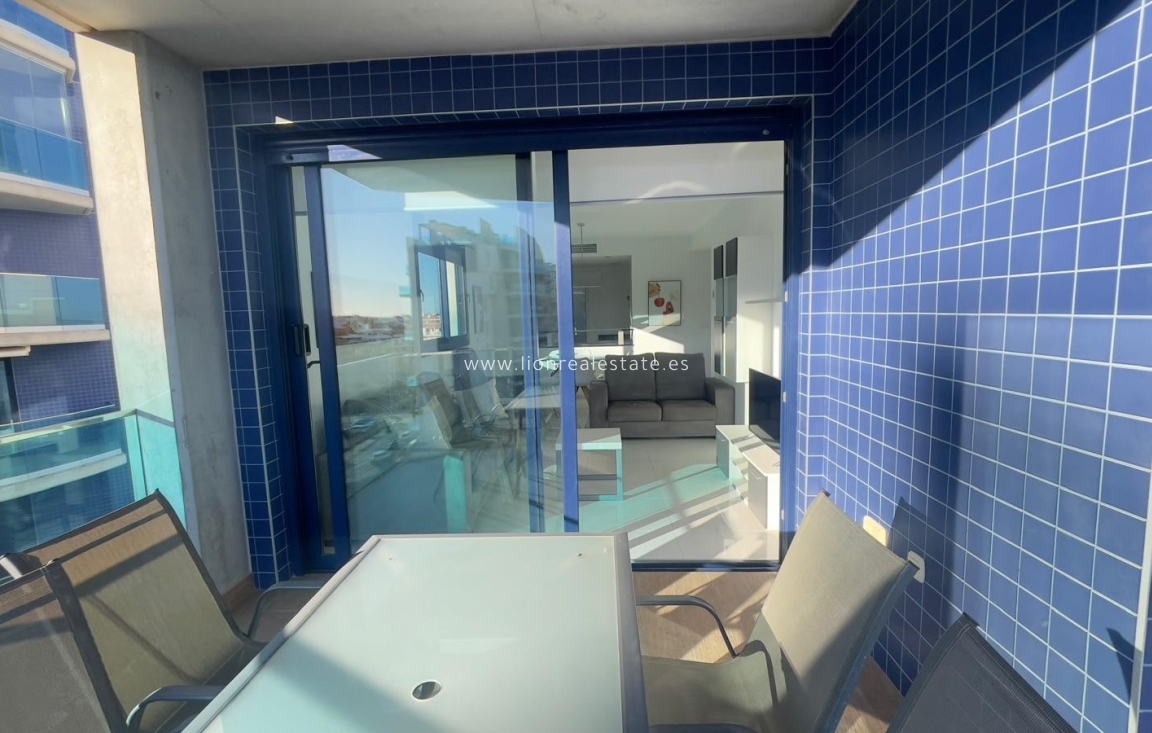 Alquiler a largo plazo - Apartamento / piso - Punta Prima