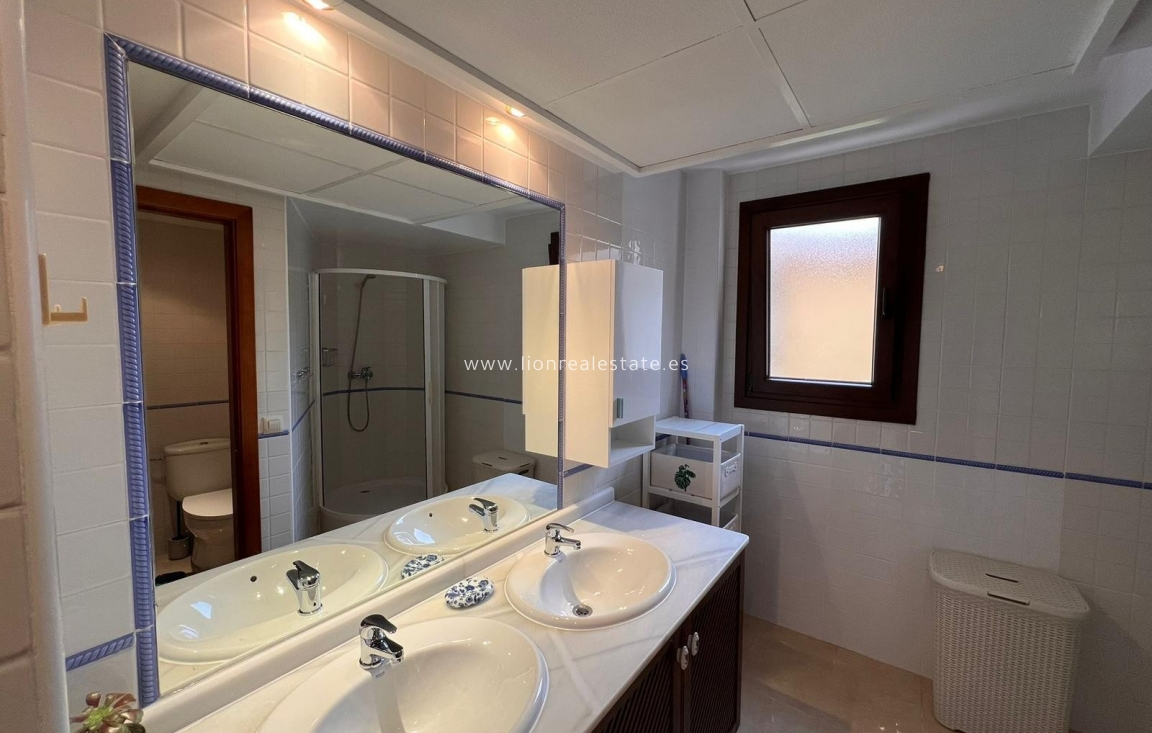 Alquiler a largo plazo - Apartamento / piso - Punta Prima