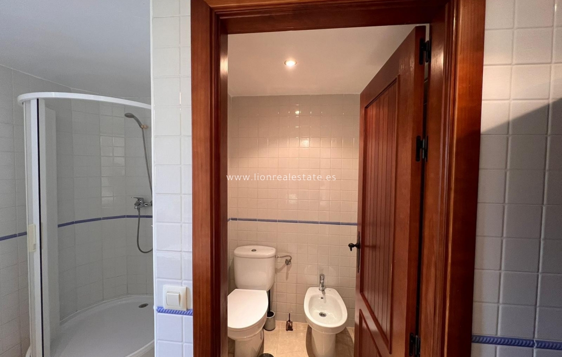 Alquiler a largo plazo - Apartamento / piso - Punta Prima