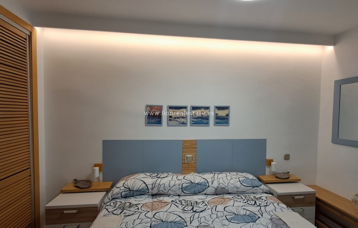 Alquiler a largo plazo - Apartamento / piso - Punta Prima
