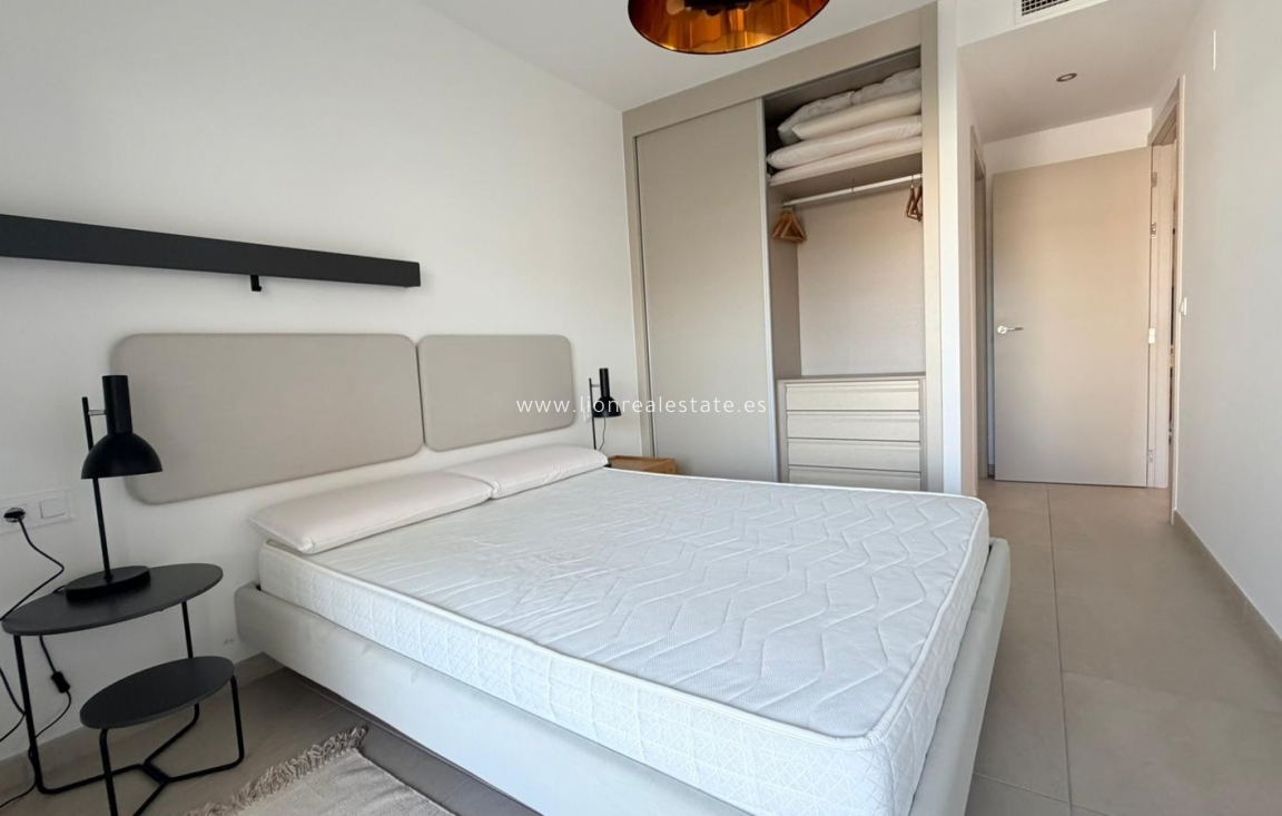 Alquiler a largo plazo - Apartamento / piso - Punta Prima
