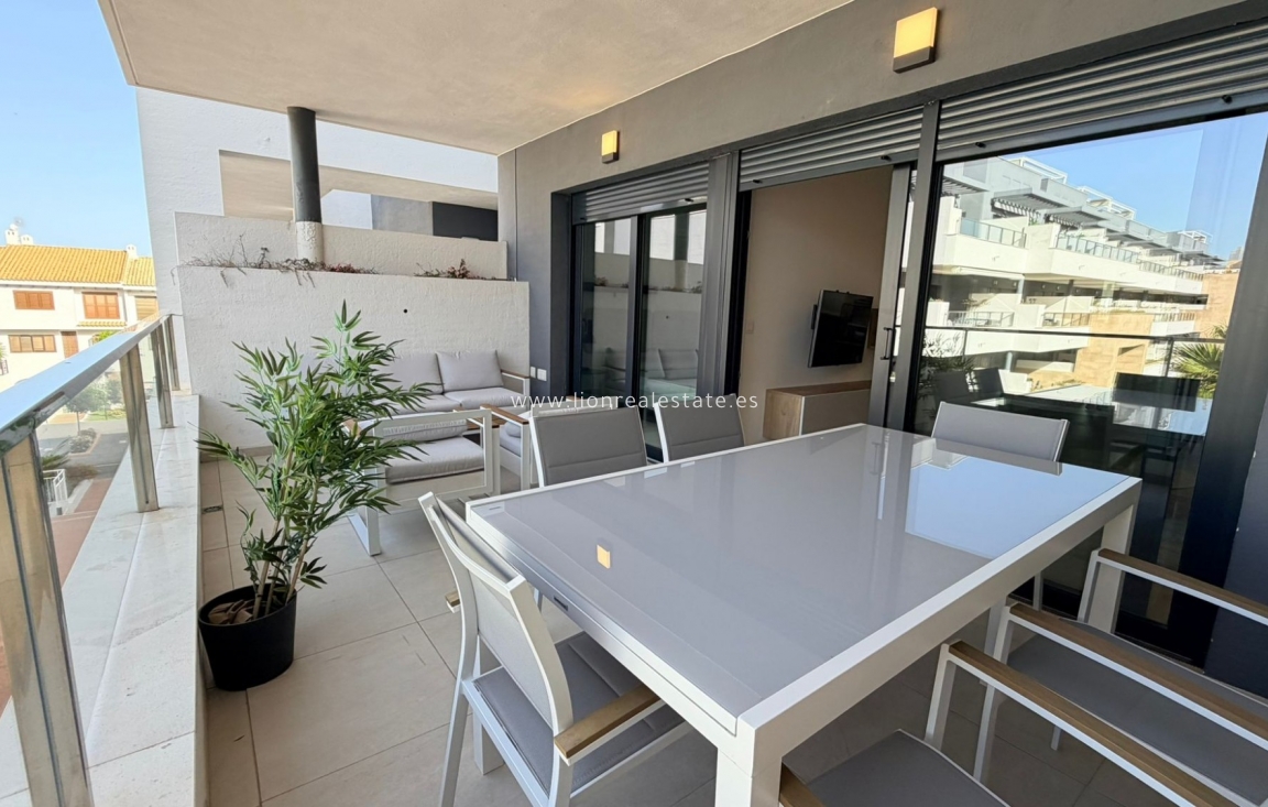 Alquiler a largo plazo - Apartamento / piso - Punta Prima