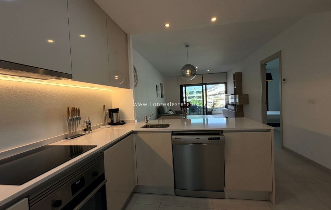 Alquiler a largo plazo - Apartamento / piso - Punta Prima