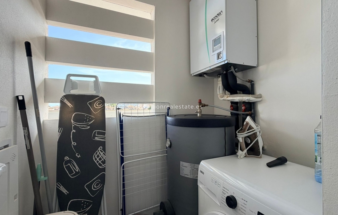 Alquiler a largo plazo - Apartamento / piso - Punta Prima