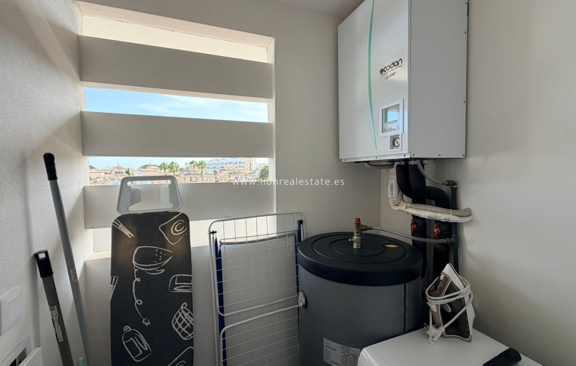 Alquiler a largo plazo - Apartamento / piso - Punta Prima