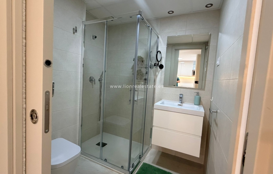 Alquiler a largo plazo - Apartamento / piso - Punta Prima