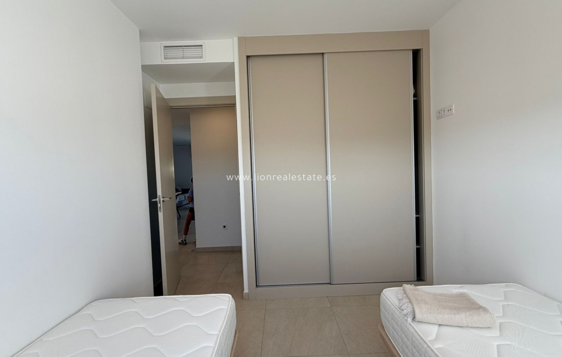 Alquiler a largo plazo - Apartamento / piso - Punta Prima