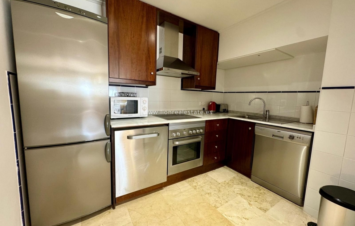 Alquiler a largo plazo - Apartamento / piso - Punta Prima