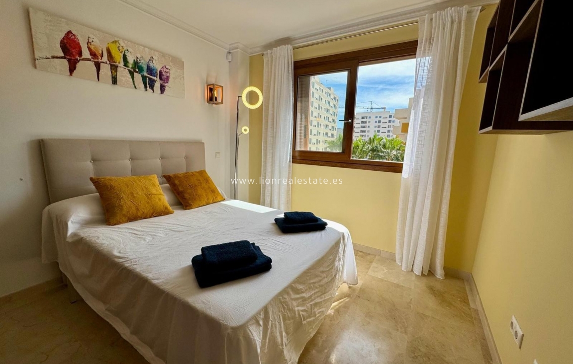 Alquiler a largo plazo - Apartamento / piso - Punta Prima