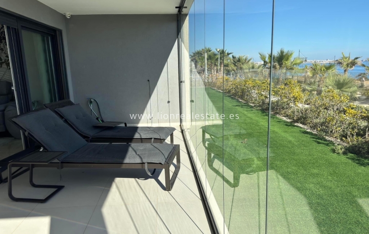 Alquiler a largo plazo - Apartamento / piso - Punta Prima