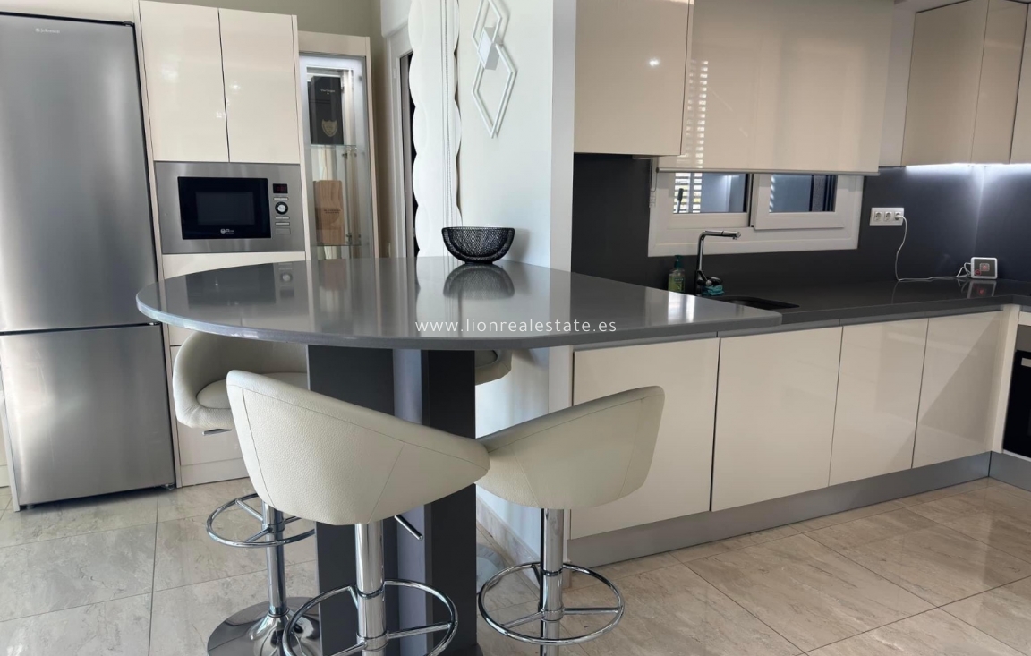 Alquiler a largo plazo - Apartamento / piso - Punta Prima