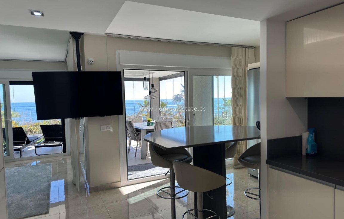 Alquiler a largo plazo - Apartamento / piso - Punta Prima