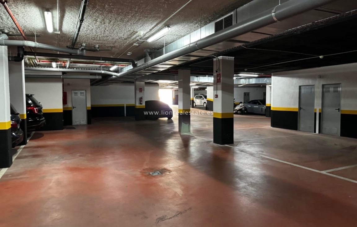 Alquiler a largo plazo - Apartamento / piso - Punta Prima