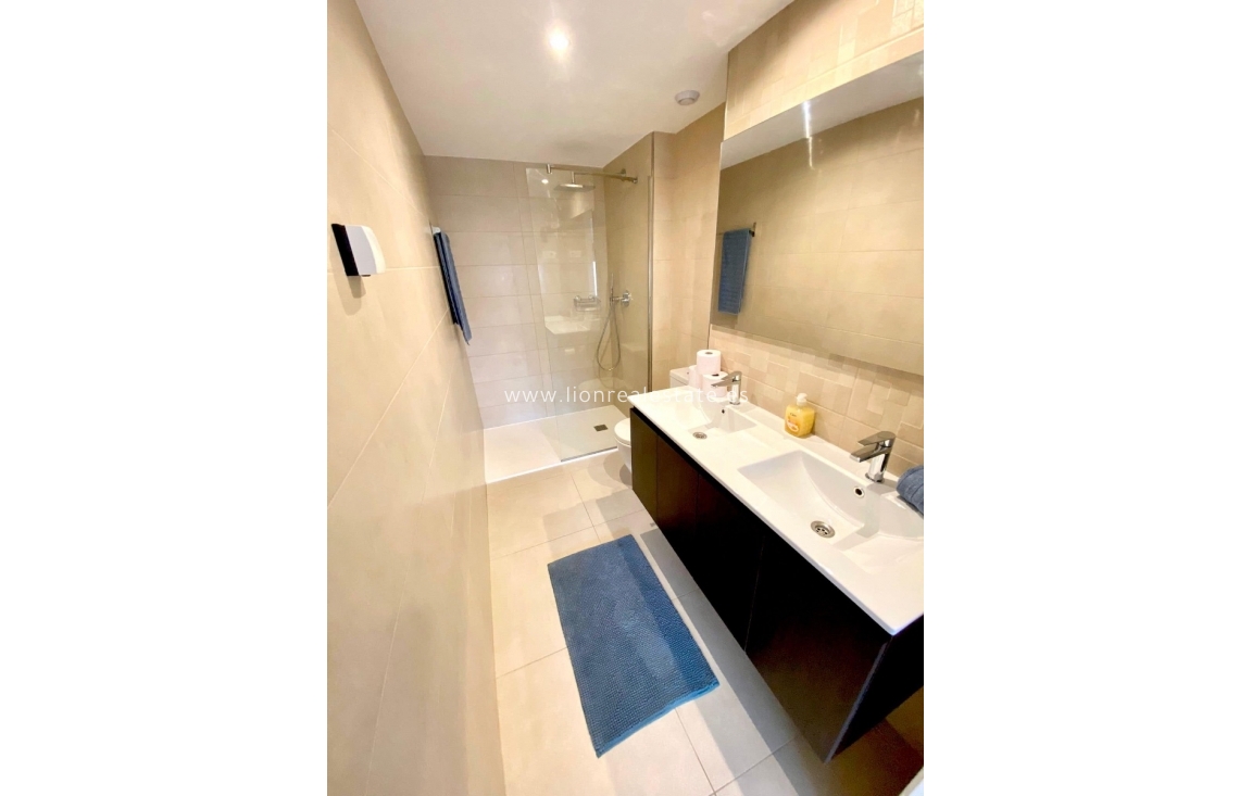 Alquiler a largo plazo - Apartamento / piso - Punta Prima