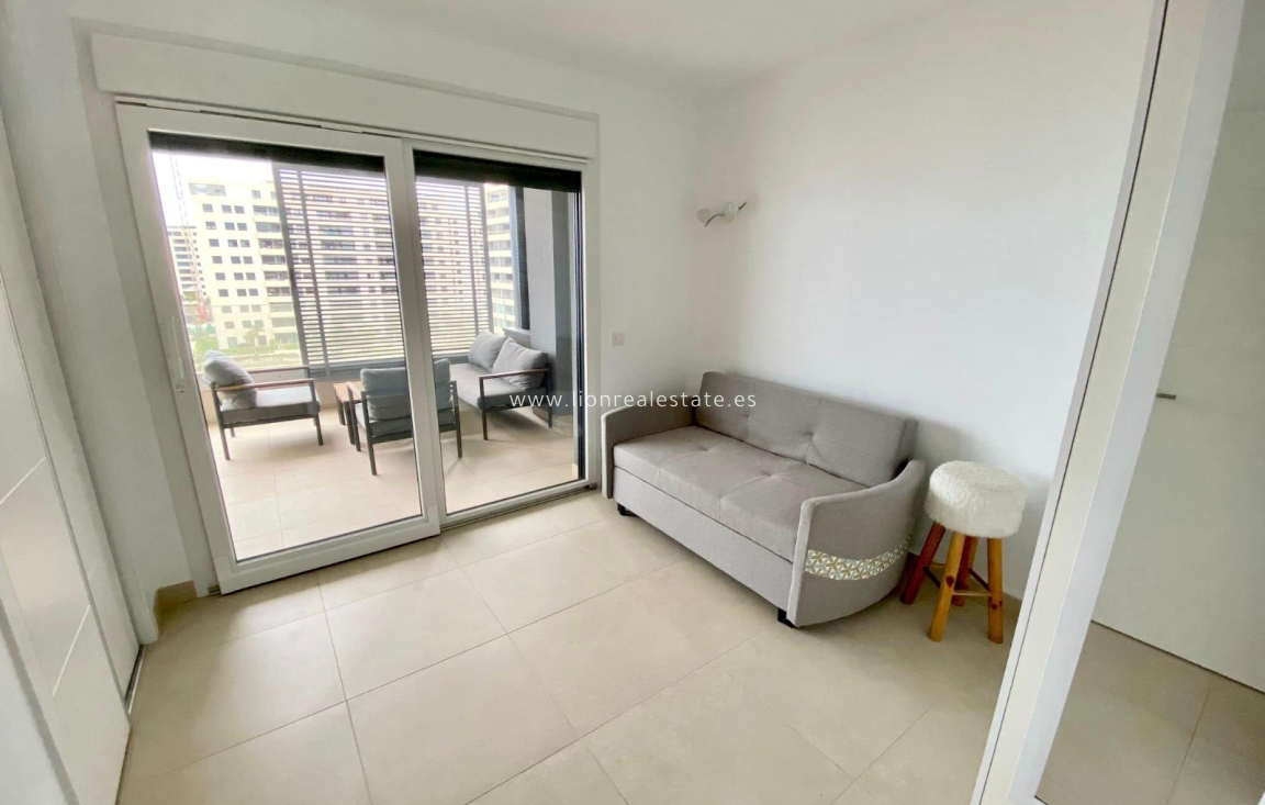 Alquiler a largo plazo - Apartamento / piso - Punta Prima