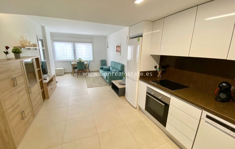 Alquiler a largo plazo - Apartamento / piso - Punta Prima