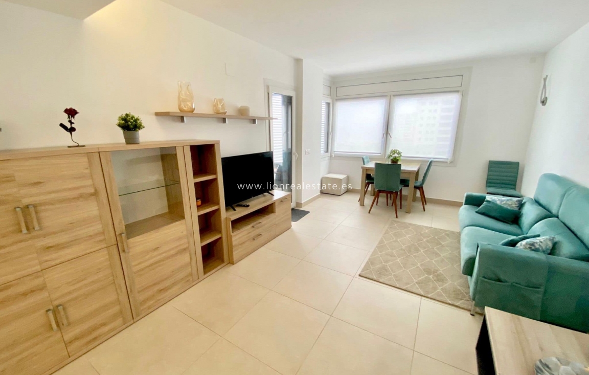 Alquiler a largo plazo - Apartamento / piso - Punta Prima