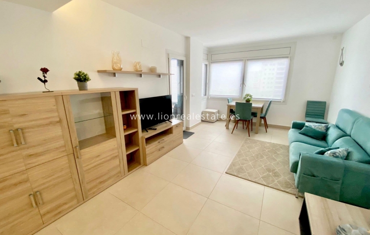 Alquiler a largo plazo - Apartamento / piso - Punta Prima