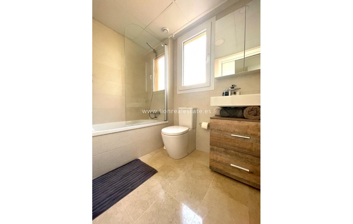 Alquiler a largo plazo - Apartamento / piso - Punta Prima