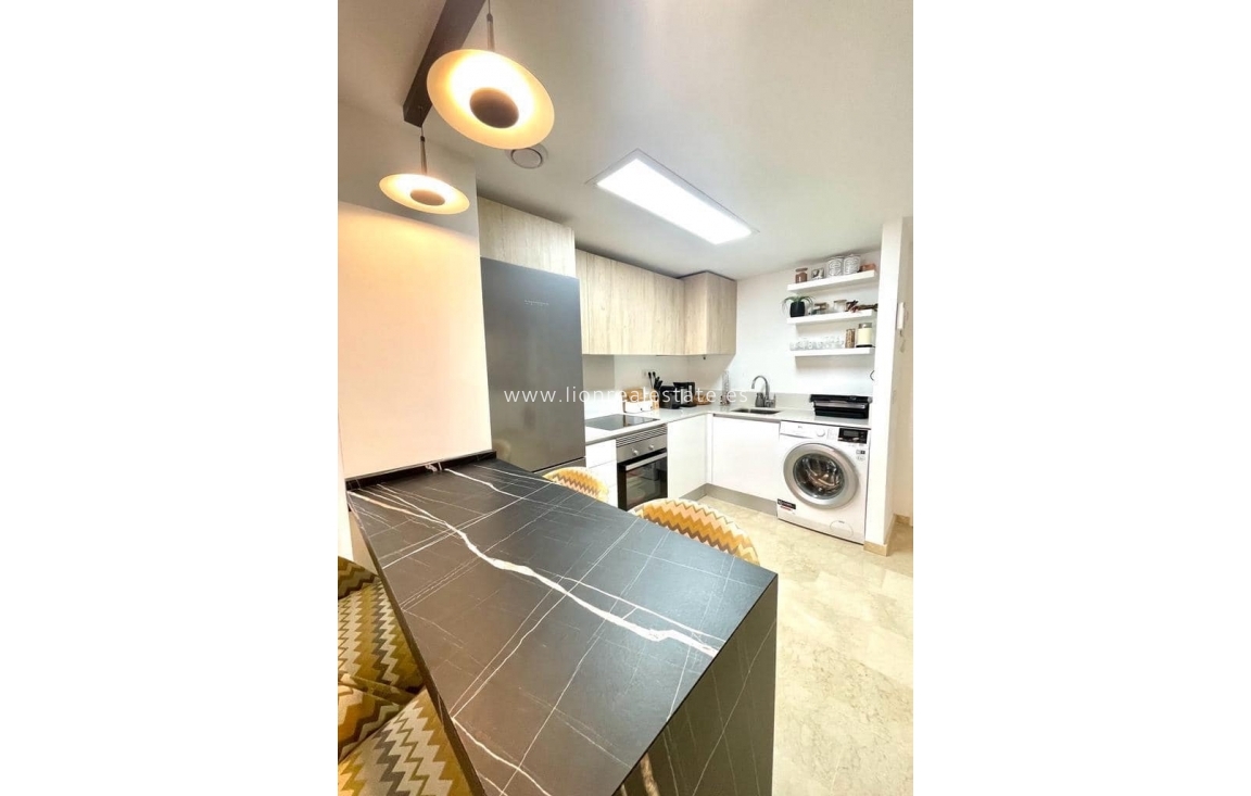 Alquiler a largo plazo - Apartamento / piso - Punta Prima