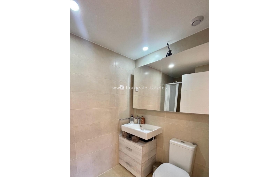 Alquiler a largo plazo - Apartamento / piso - Punta Prima