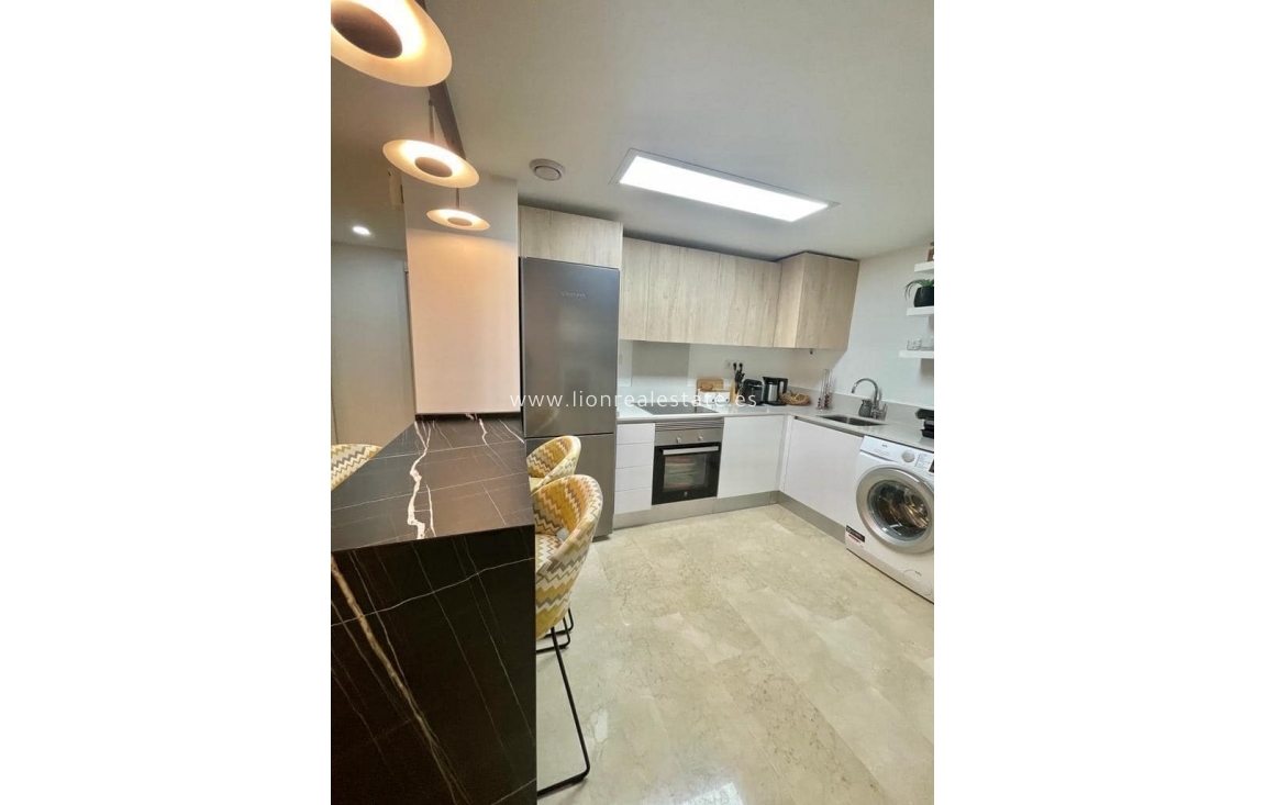 Alquiler a largo plazo - Apartamento / piso - Punta Prima