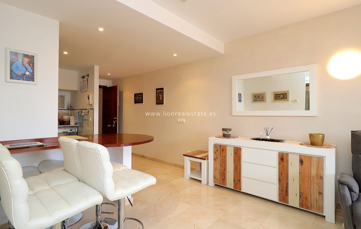 Alquiler a largo plazo - Apartamento / piso - Punta Prima