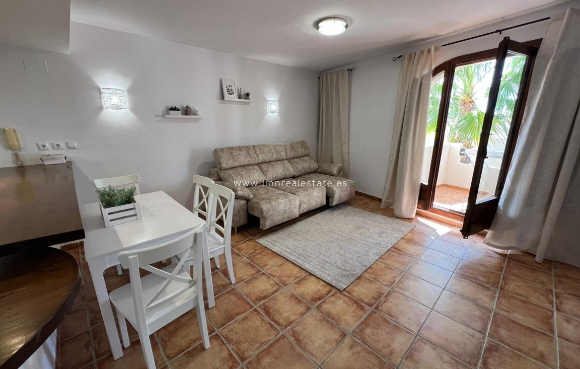 Alquiler a largo plazo - Apartamento / piso - Punta Prima