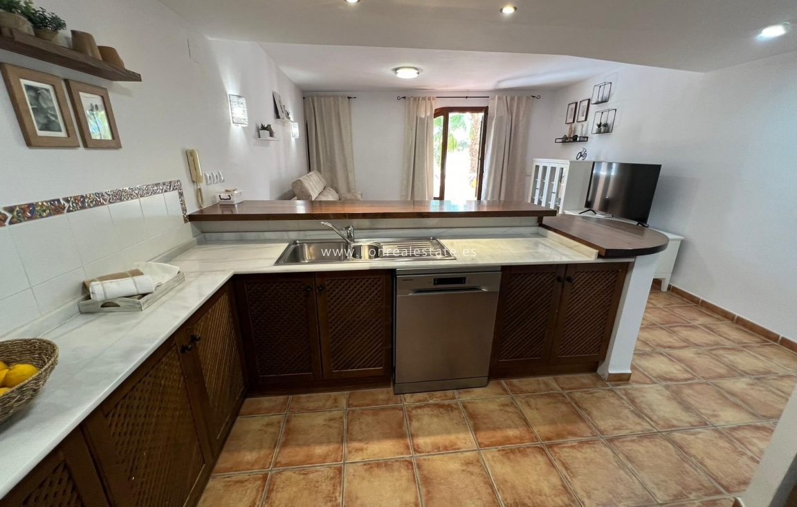 Alquiler a largo plazo - Apartamento / piso - Punta Prima