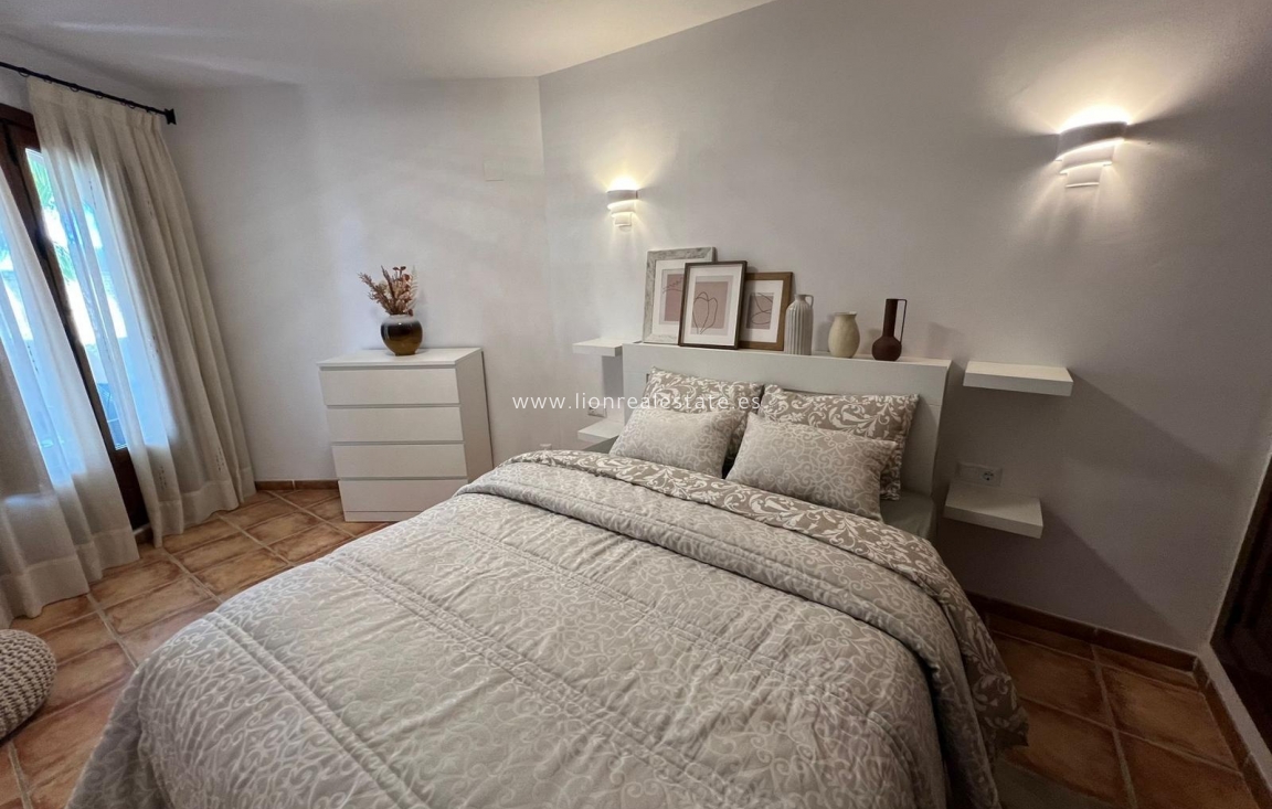 Alquiler a largo plazo - Apartamento / piso - Punta Prima