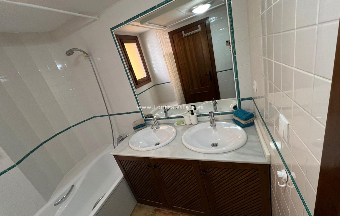 Alquiler a largo plazo - Apartamento / piso - Punta Prima