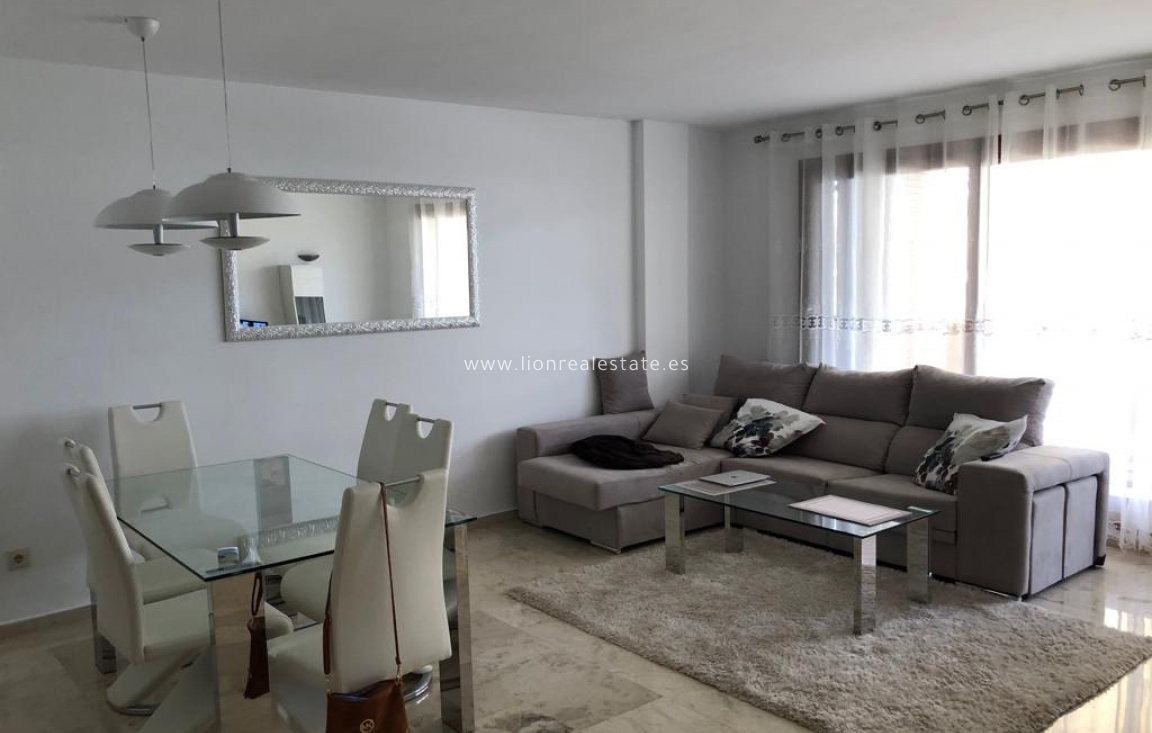 Alquiler a largo plazo - Apartamento / piso - Punta Prima