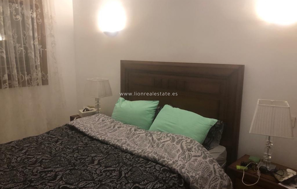 Alquiler a largo plazo - Apartamento / piso - Punta Prima