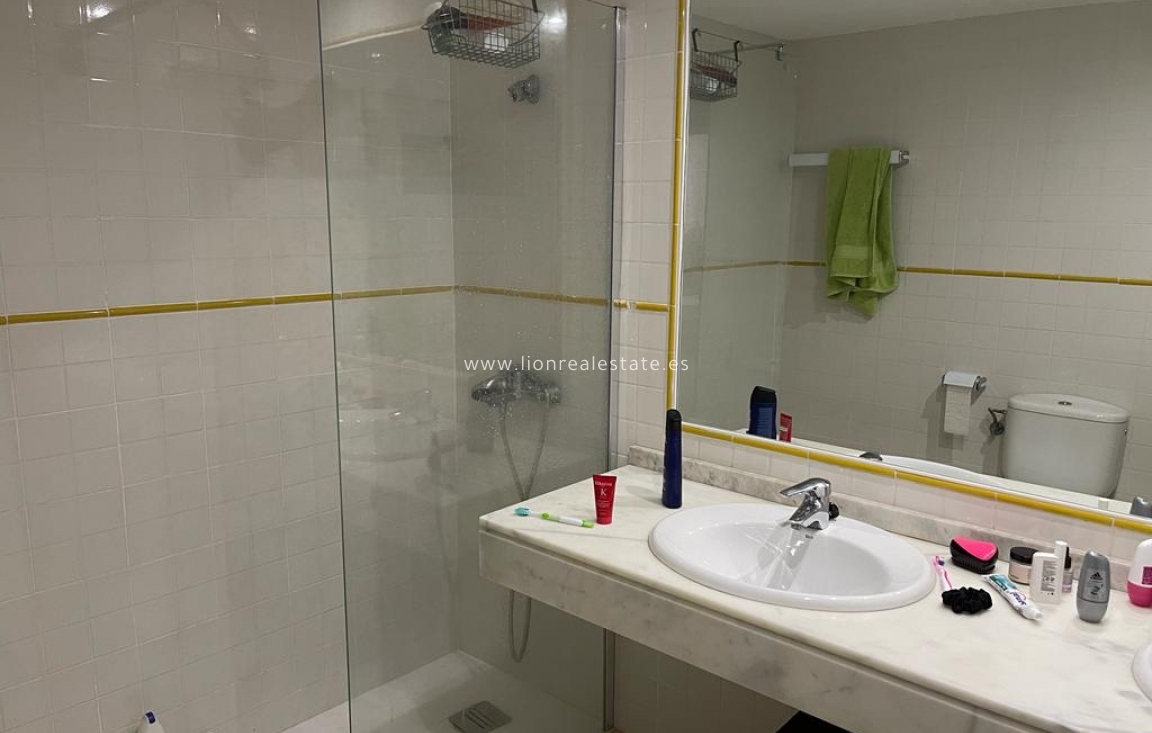 Alquiler a largo plazo - Apartamento / piso - Punta Prima