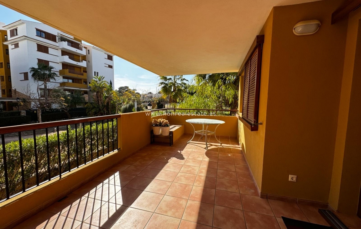 Alquiler a largo plazo - Apartamento / piso - Punta Prima