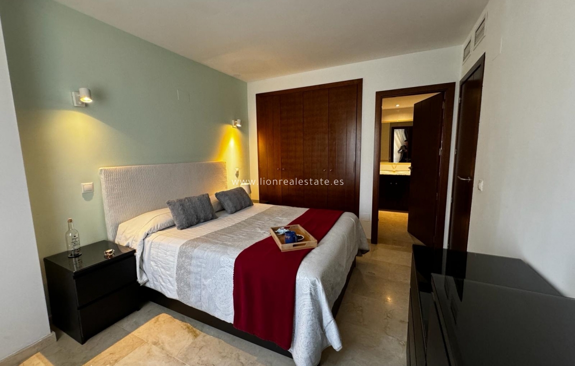 Alquiler a largo plazo - Apartamento / piso - Punta Prima