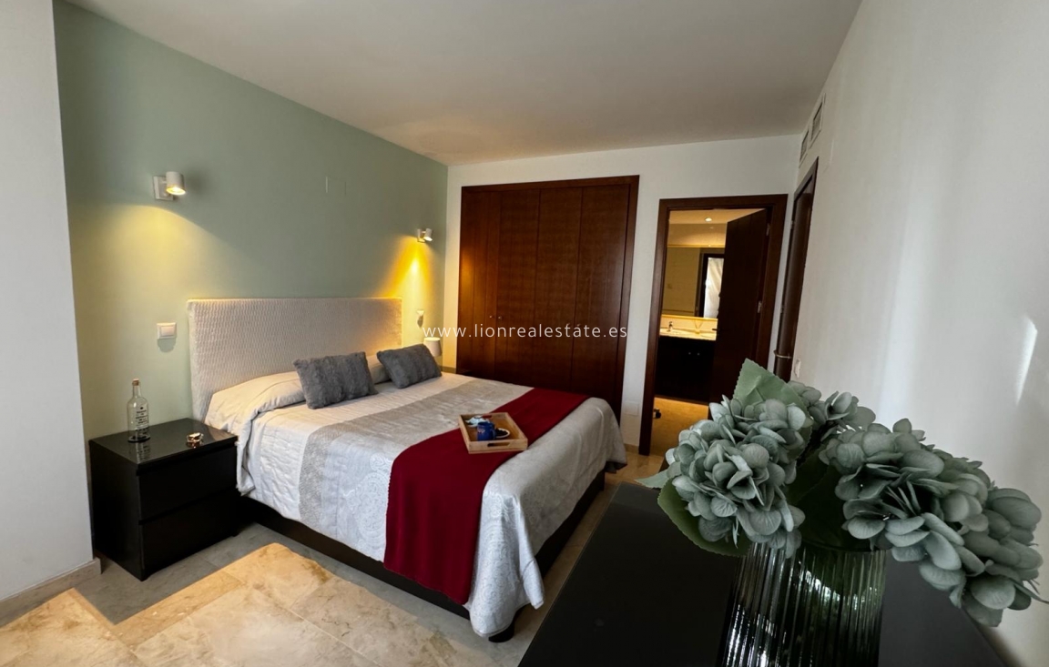 Alquiler a largo plazo - Apartamento / piso - Punta Prima