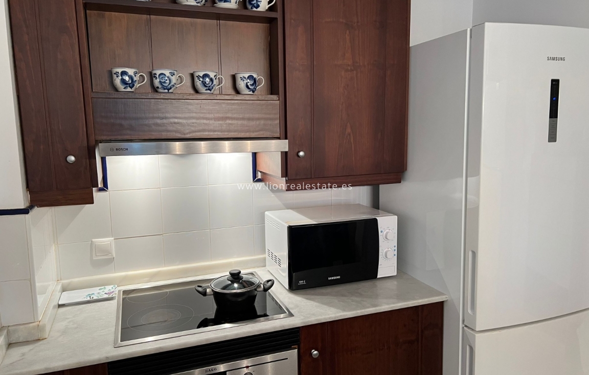 Alquiler a largo plazo - Apartamento / piso - Punta Prima