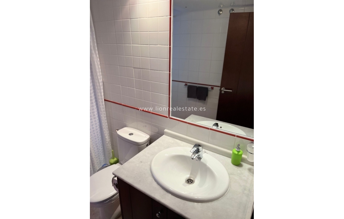 Alquiler a largo plazo - Apartamento / piso - Punta Prima