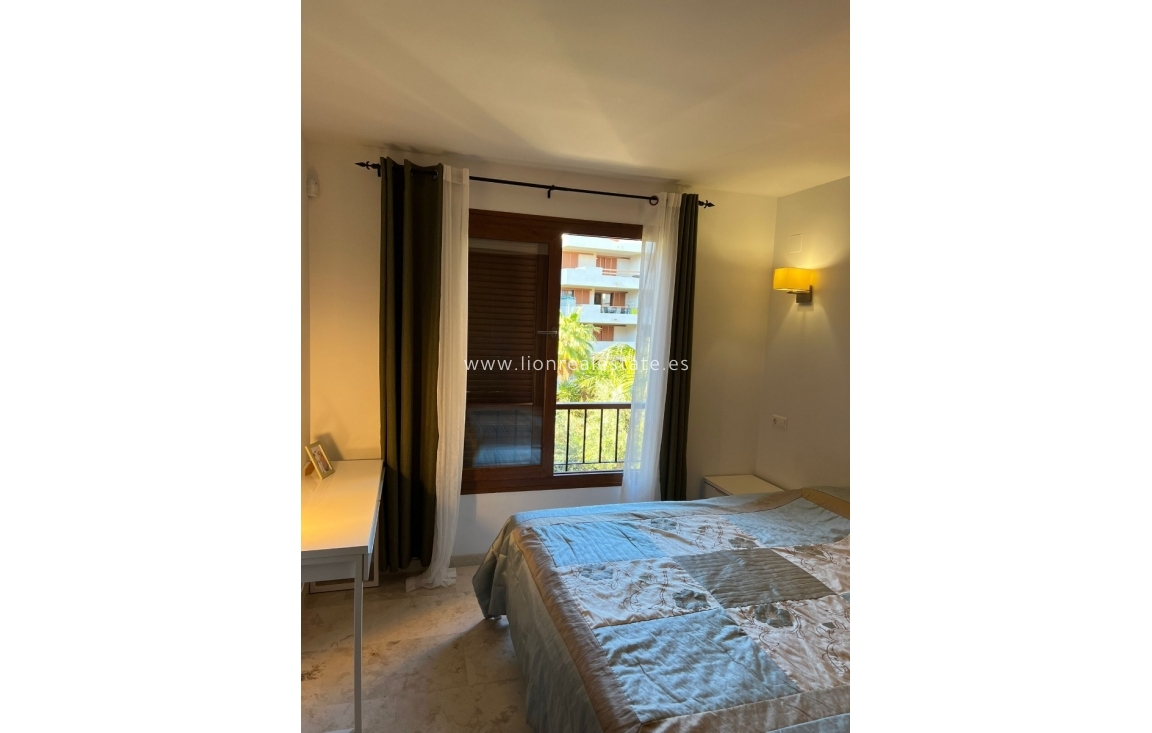 Alquiler a largo plazo - Apartamento / piso - Punta Prima