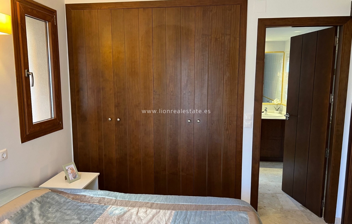 Alquiler a largo plazo - Apartamento / piso - Punta Prima