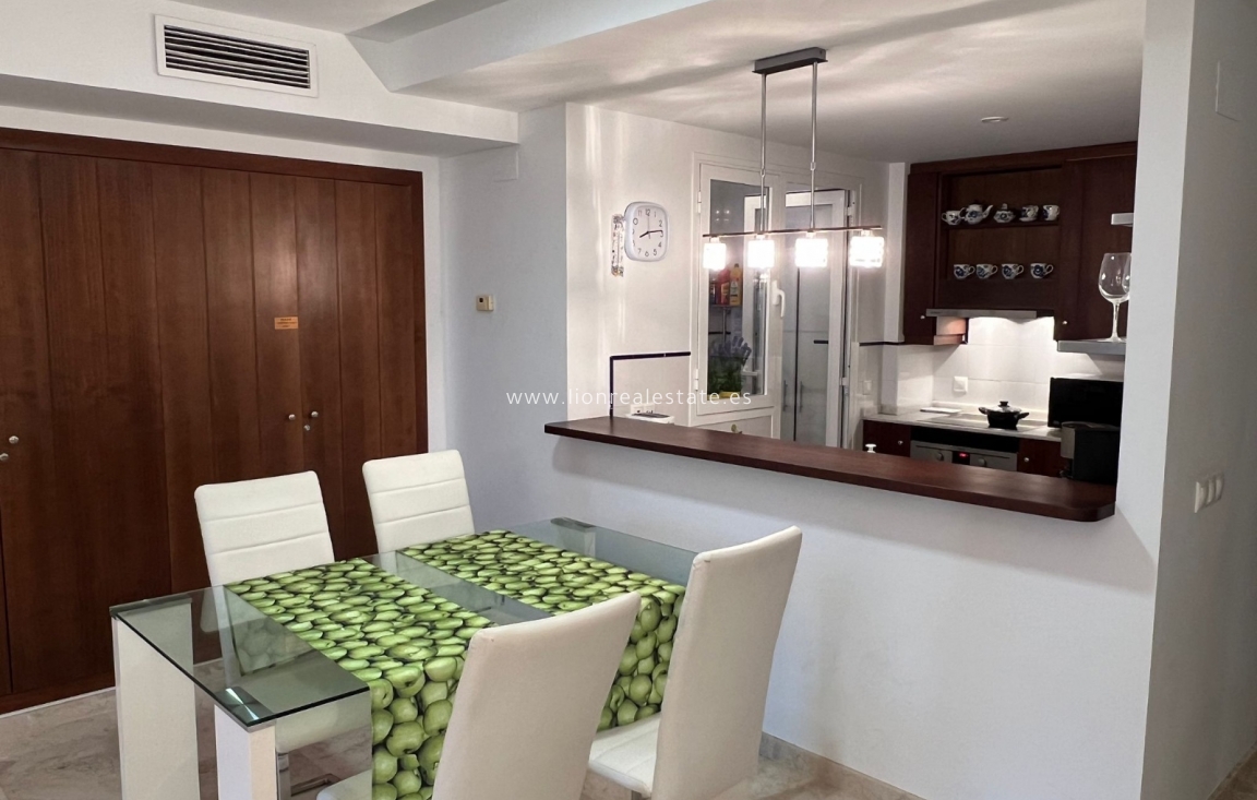 Alquiler a largo plazo - Apartamento / piso - Punta Prima