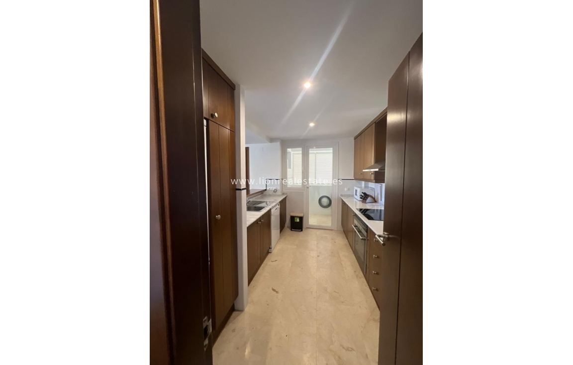 Alquiler a largo plazo - Apartamento / piso - Punta Prima